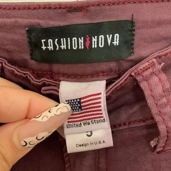 Fashion Nova ripped front jeans - Picture 4 of 4